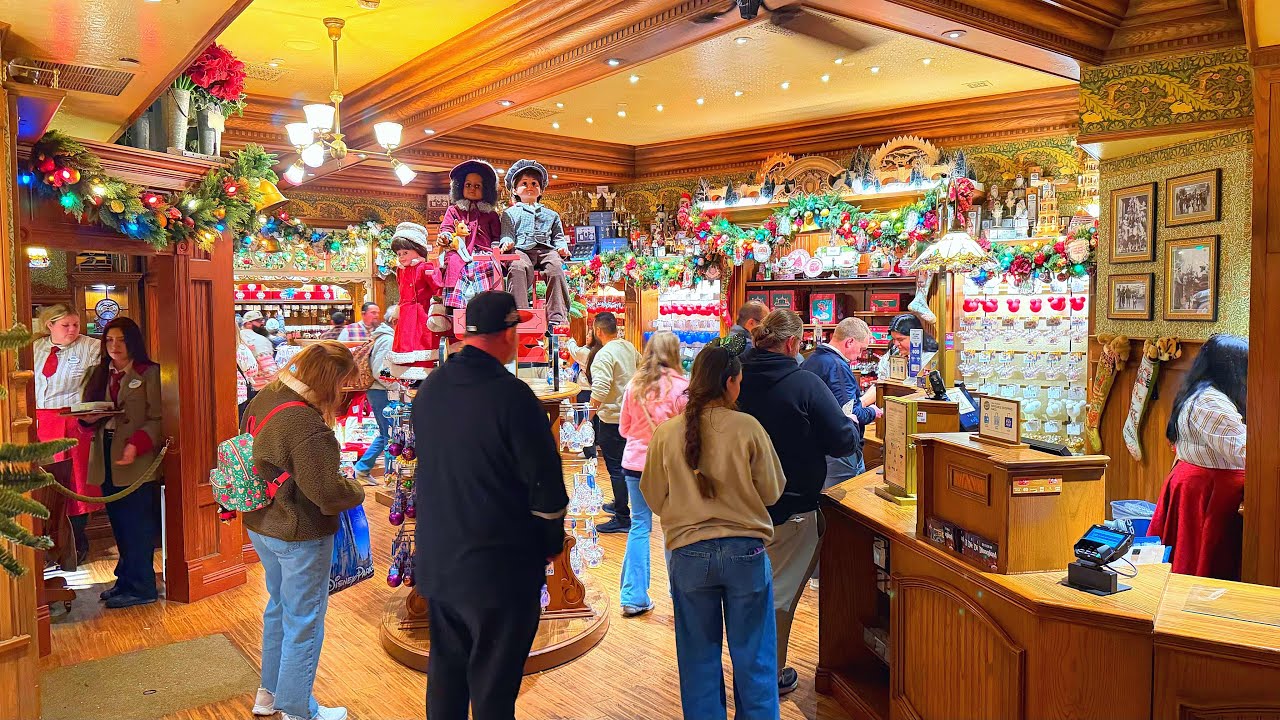 Plaza Point Holiday Shop Tour In 4K — New Christmas Ornaments & Decorations at Disneyland 2025