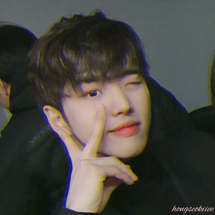 Pentagon Hongseok being cute (watch till the end)