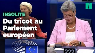 Au Parlement européen, cette commissaire fait du tricot pendant le discours d'Ursula von der Leyen