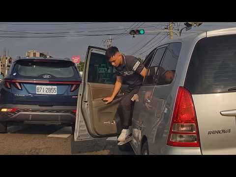 [Car Accident Video] Person jumps out of the car after the accident (2026.09.12 Taichung City)