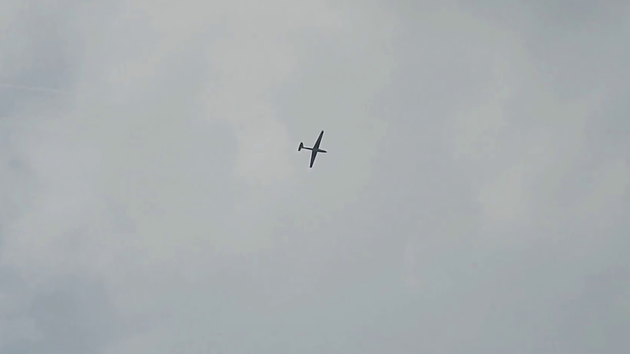 Aliante acrobatico a festivolare 2017 con Luca Bertossio