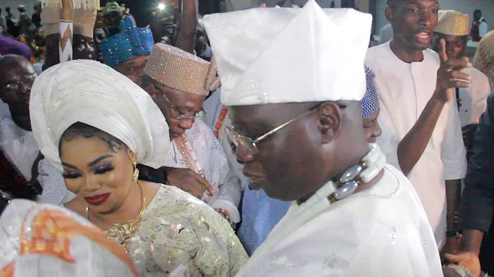 GANI ADAMS SCATTER DANCE FLOOR WITH HIS WIFE AS EBENEZER OBEY SING HIS HIT TRACK@GANIADAMS BIRTHDAY