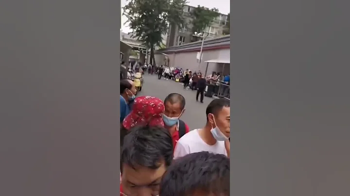 中國信訪局擠滿排隊等待上訪的民眾。| #大紀元新聞網 - 天天要聞