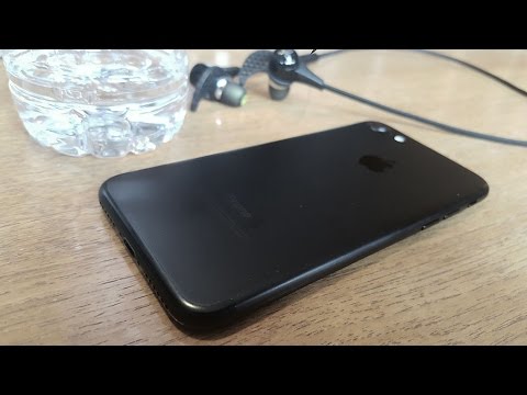 Video: Může se iPhone 7 namočit?