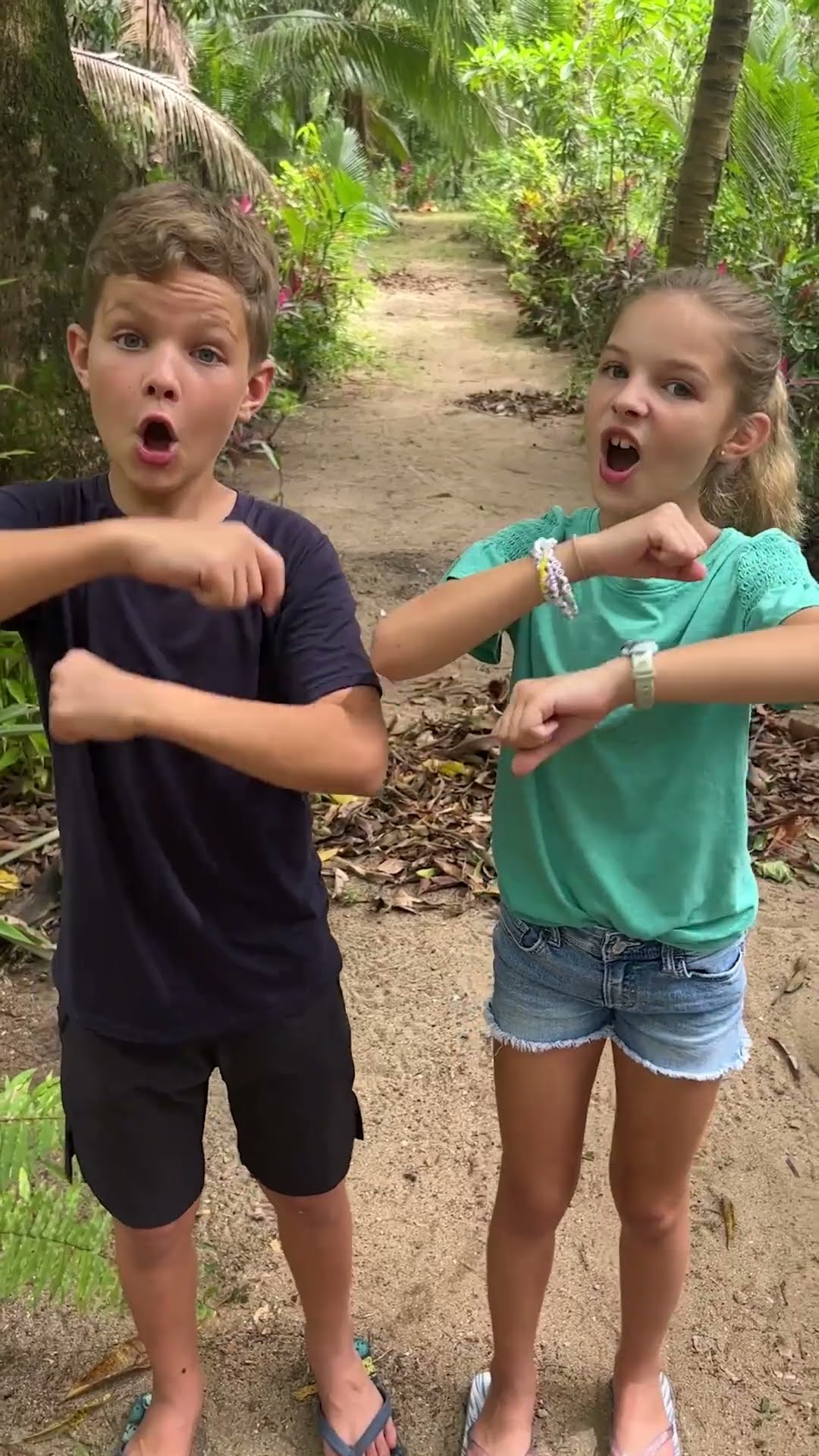 #wheelsonthebus #kidssong