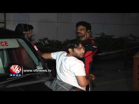 Celebrities Rush To Hospital - Uday Kiran's Dead Body At Apollo