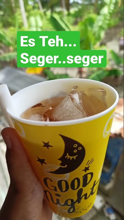 Minum Es Teh siang-siang Bikin seger Tenggorokan 👍👍#shorts #minumankekinian #minumandingin