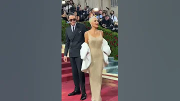 Kim Kardashian Wears Marilyn Monroe S Iconic Happy Birthday Mr President Dress To The Met Gala 