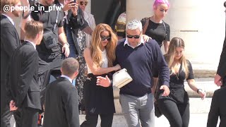 Shakira almost fell leaving the Fendi Haute Couture Fall/Winter 23/24 show in Paris - 06.07.2023