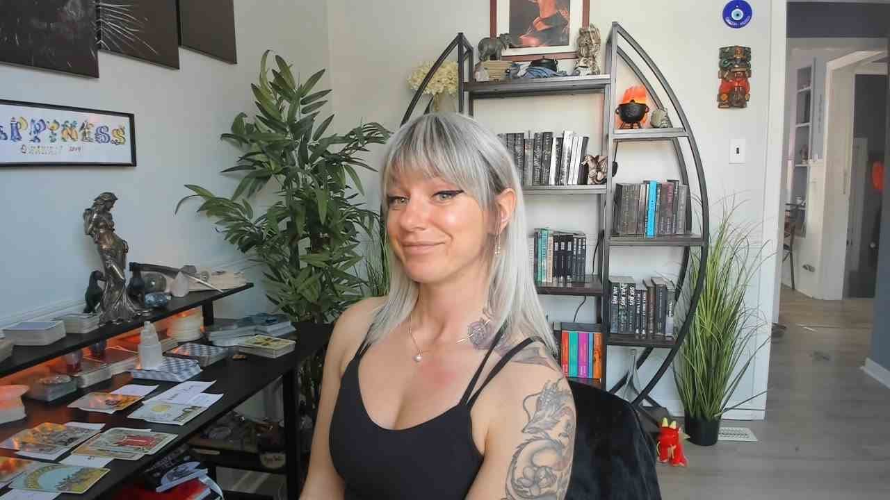 I've never seen a spirit team so mad, you just keep sittin' pretty hunny, you're perfectly fine