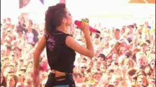 Cher Lloyd | Swagger Jagger (Live @ T4 On The Beach 07/10/11)