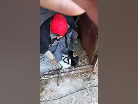 Заваряване на скъсана панта на Блиндирана Външна Врата изложена на ...