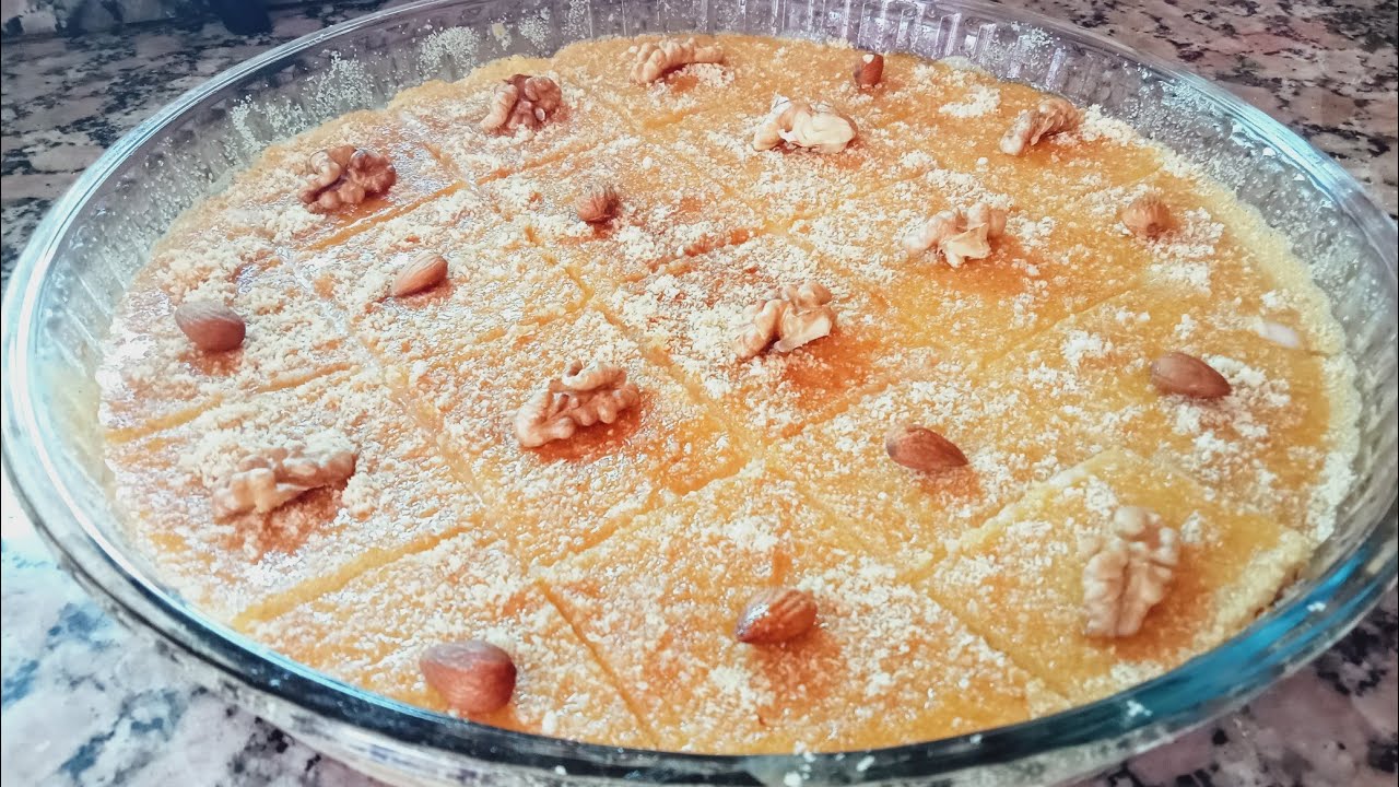 البسبوسه بالكريمة والمكسرات كتجي هائلة في المذاق