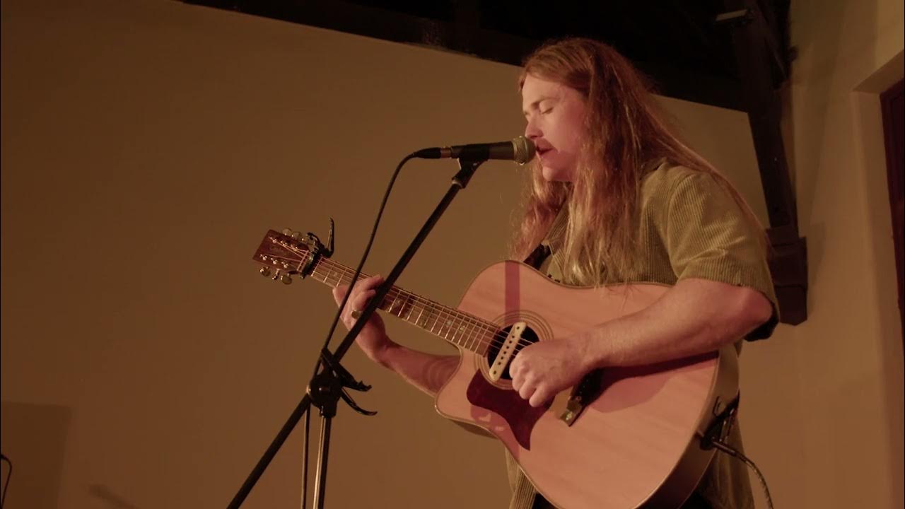 Sash Seabourne - Hourglass (Live at Suburban Vibes) Sash Seabourne - Hourglass (Live at Suburban Vibes)