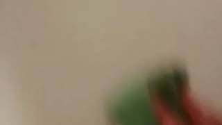 Домохозяйка))) Мне надо борщ варить, детей кормить) смешное видео! Прикол) Домохозяйка))) Мне надо борщ варить, детей кормить) смешное видео! Прикол)