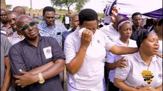 SAUTI YANGU: KURASINI SDA CHOIR : Kurasini SDA Choir waki imba  katika mazishi ya mwalimu kibaso