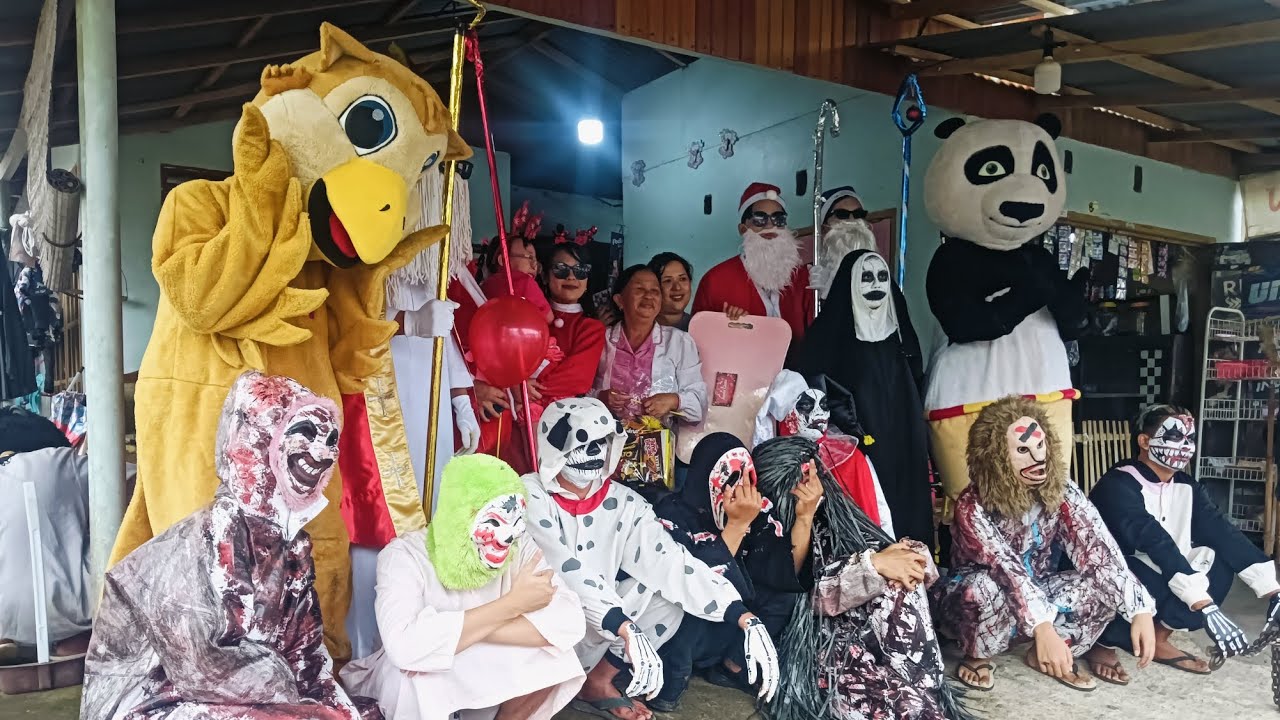 Santa Claus Dan Pasukan Badut Lucu Seram