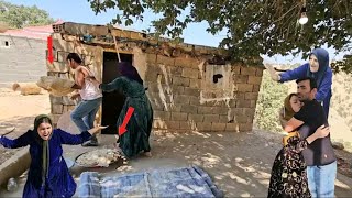Stepmother Documentary: Hamid Brings Bread to His Stepmother from His Psychotic Wife