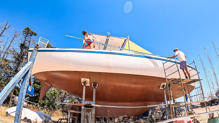 Transforming Our 1€ Abandoned Boat: New Rub Rail, New Look! 🔧⛵️