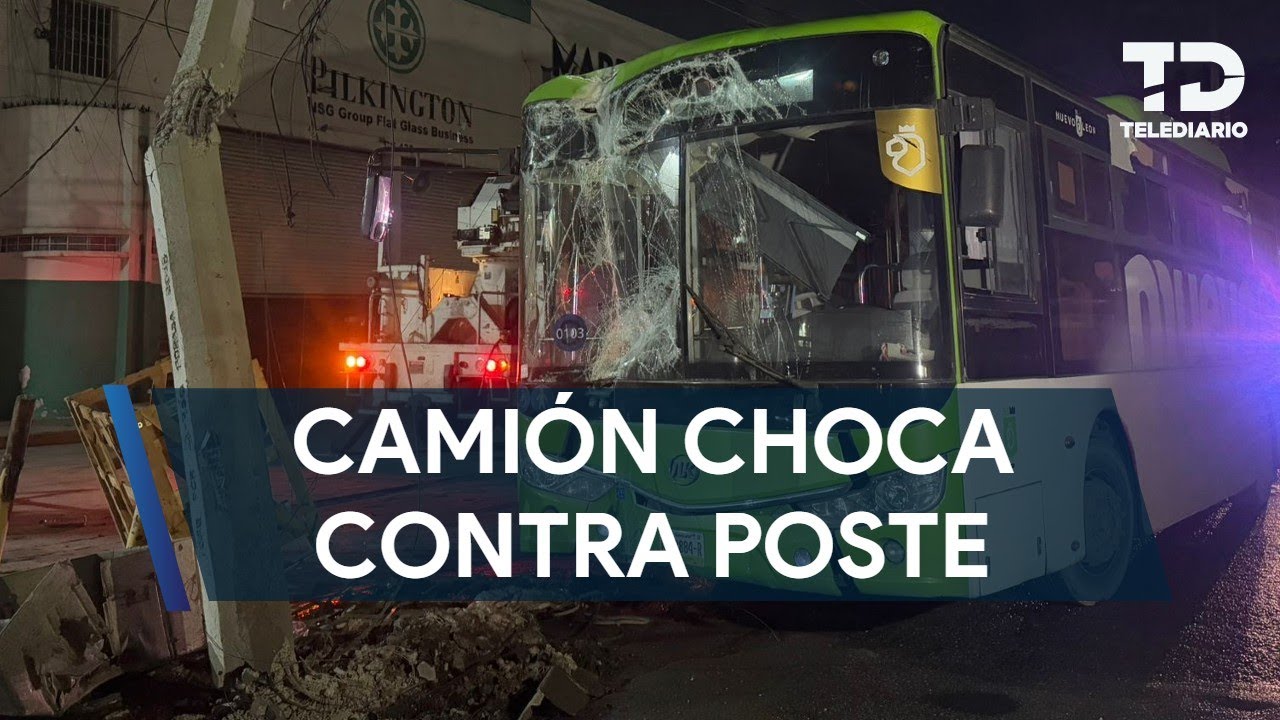 Camión choca contra poste y deja a vecinos sin luz en Monterrey - YouTube