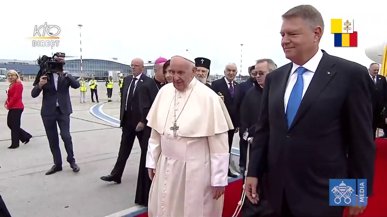 Accueil officiel du pape François en Roumanie prière universelle mariage