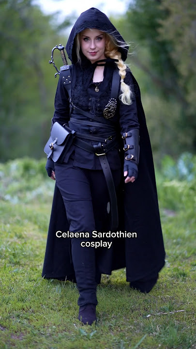 Thank you @burgschneidercostuming for helping make this Celaena Sardothien cosplay possible! ❤️⚔️