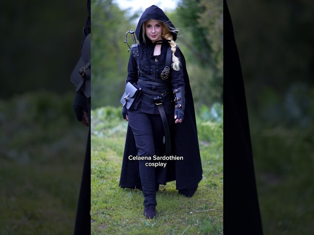 Thank you @burgschneidercostuming for helping make this Celaena Sardothien cosplay possible! ❤️⚔️ class=