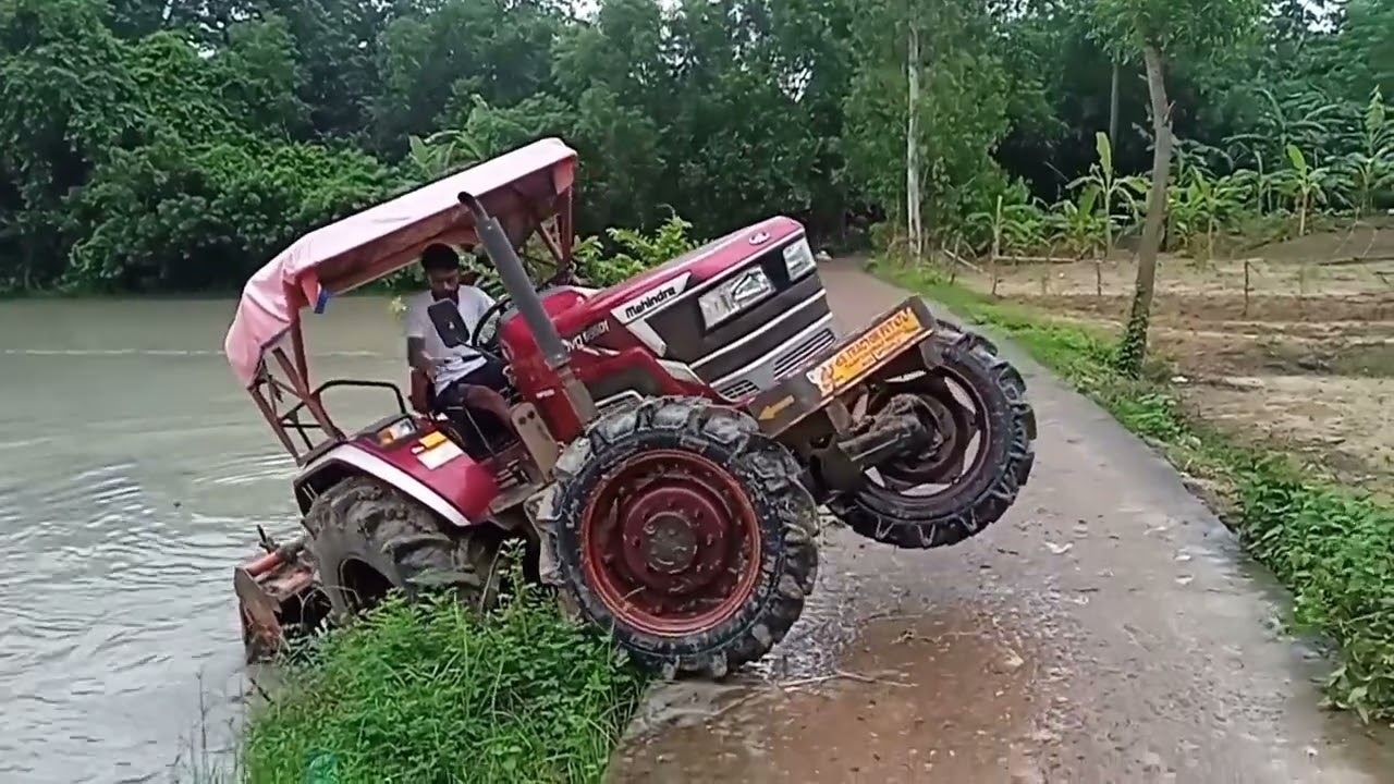 ট্রাক্টর জমি থেকে রাস্তাতে কিভাবে সহজে ওঠানো হয় দেখুন। #Mahendra655crdi #hindisong 