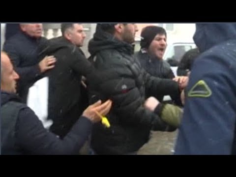 აქცია, კონტრაქცია და ცოცხები ხულოში მაჟორიტარი დეპუტატის ბიუროსთან