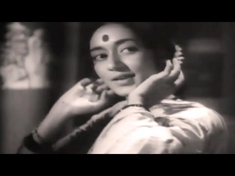 Paithani Bilagun Mhanate | Asha Bhosle | Dharma Kanya Marathi Movie Song