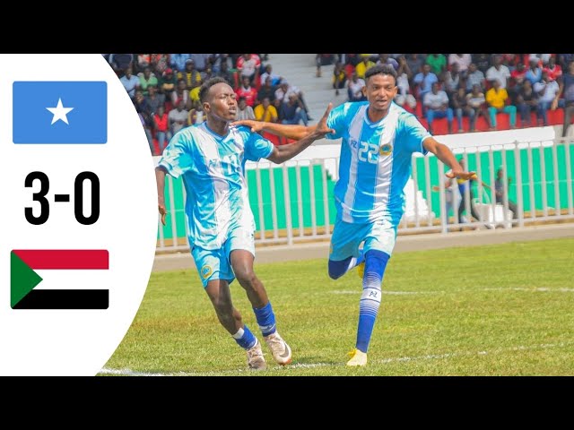 Carte Postale Ancienne Djibouti – Jeunes Somalis Jouant Au Foot Indigène (vers 1900)