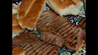 Жарим мясо в керамическом гриле Kamado Joe Жарим мясо в керамическом гриле Kamado Joe