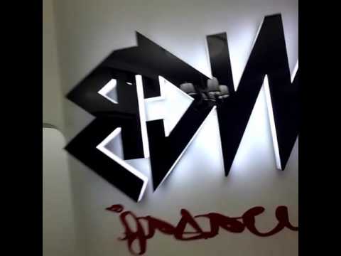 Kuna Picha Ya Alikiba Kwenye Studio Za WCB 