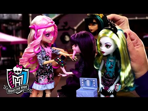 Monster High® - Clawdia Wolf and Viperine Gorgon Commercial