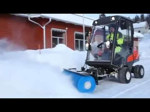 Husqvarna P 520D with cabin - broom in action
