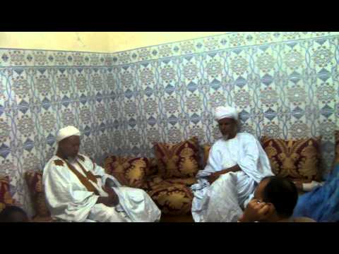 الشيخ الطالب و الحاج باب ينشدان في حضرة الشيخ محمد الحافظ النحوي والشيخ التجاني السيد