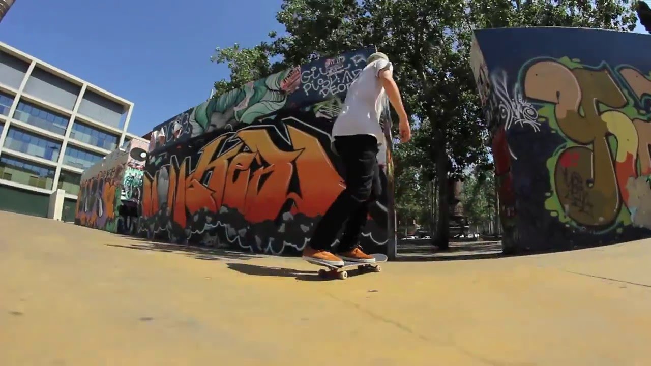 Ben Rowles, John Bell Dave Wallace In Barcelona: Raw Footy