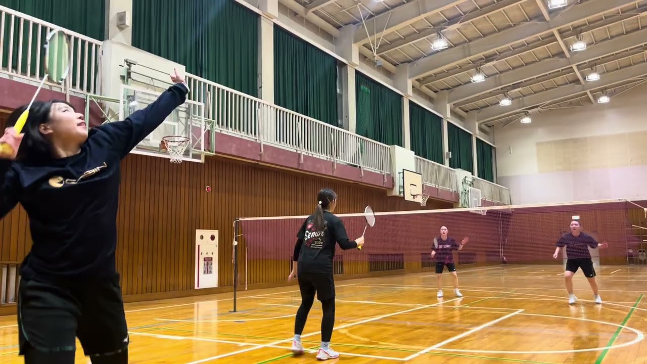 パワー系シニア女子vsピチピチ系ピチピチ女子♫