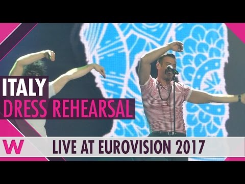 Italy: Francesco Gabbani "Occidentali's Karma" grand final dress rehearsal @ Eurovision 2017