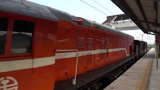 7802次貨物列車通過石龜車站