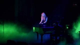 07 - Avril Lavigne - Alice Underground - Live in Milano, Italy 11-09-2011 HD www.avril-media.com