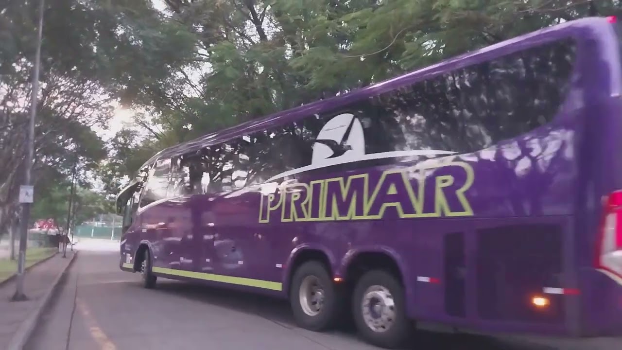 Movimentação intensa no Tietê: Primar apresenta sua nova pintura em meio à variedade de carros.