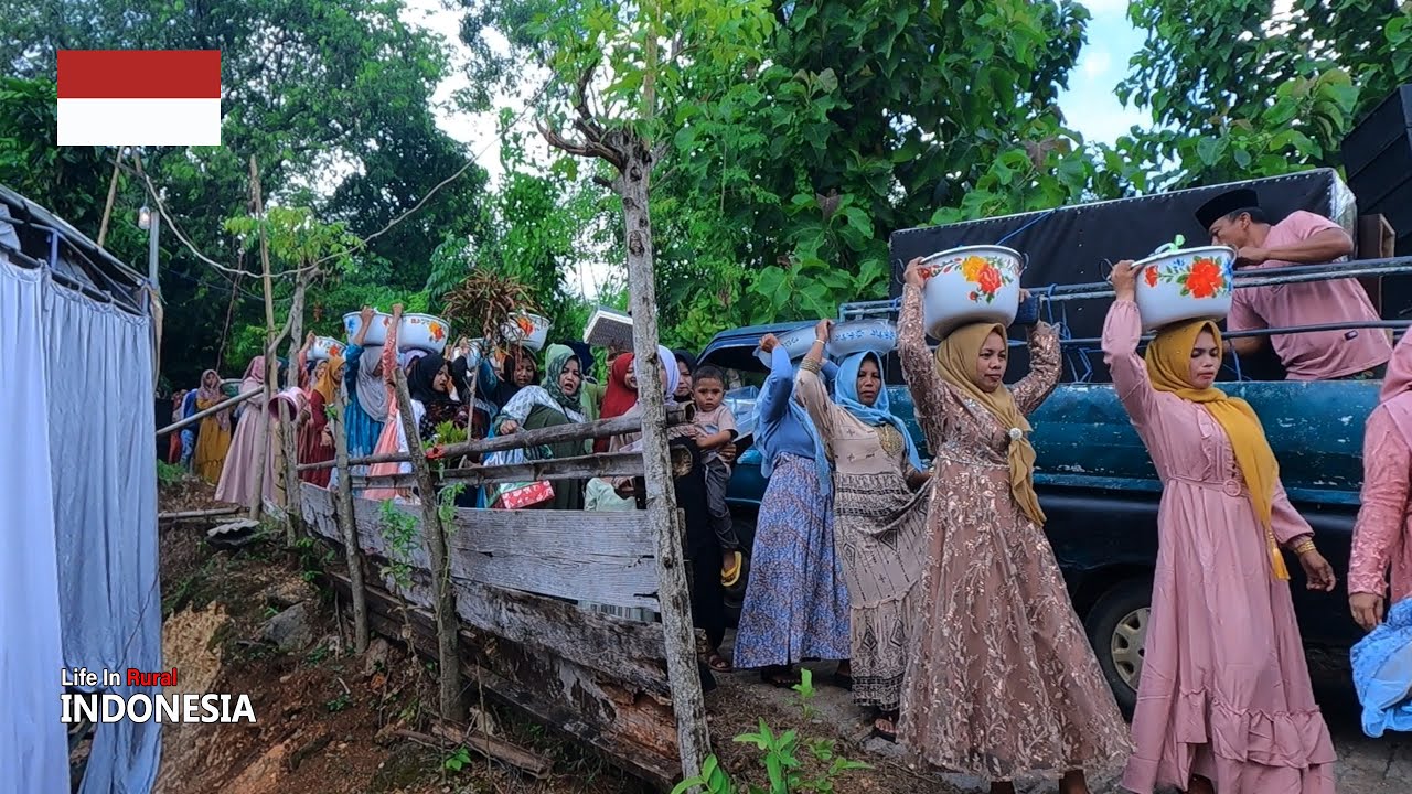 muslim wedding video in indonesia, The groom was accompanied by 500 people, Indonesian village,