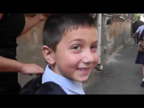 საბა სკოლაში პირველად მიდის...