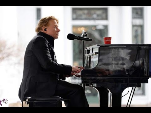 Axl Rose Performing 'November Rain' At Lisa Marie Presley's Memorial