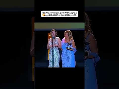 الفنانه يسرا طوال مدة إلقاء منة شلبي كلمتها كانت ممسكة بفستانها المقطوع من الخلف مصر ترند