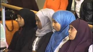 Soomaalida dalka Sweden oo lagu tilmaamay jaahiliin dhega xiran.