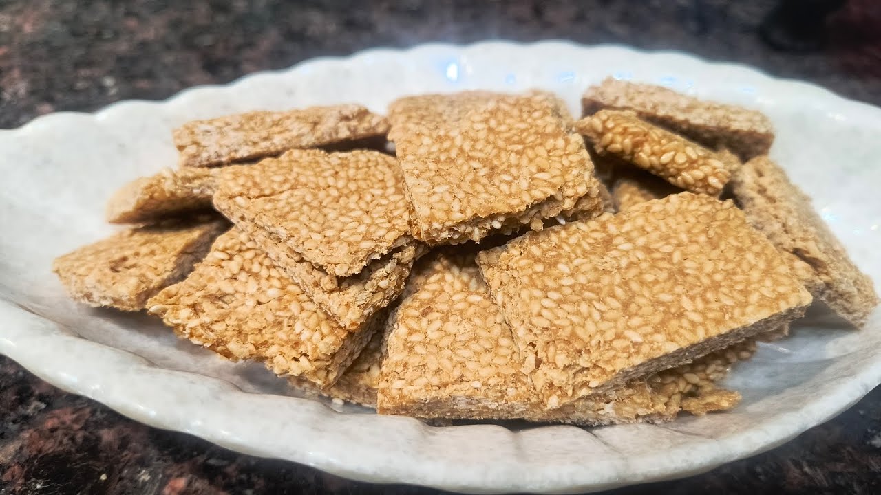 Till patti recipe 