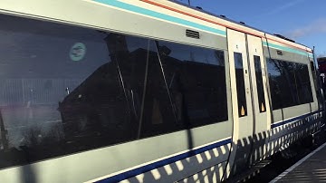 Chiltern Railways class 168 flies through Haddenham and Thame Parkway