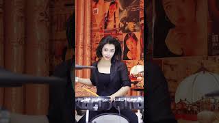 绝美鼓手佳妮架子鼓现场表演 动作利落节奏感十足#鼓手佳妮 #美女鼓手 #节奏控 #架子鼓solo #热门音乐